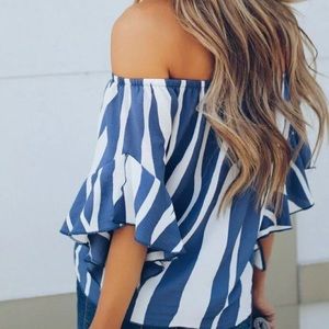 Off the shoulder blouse/New